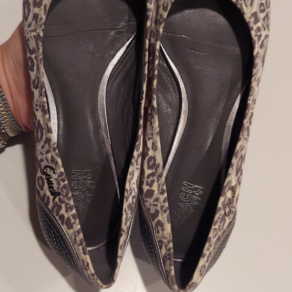 Coach flats az(8-1/2-B) gray pretty 💝 - Picture 10 of 16